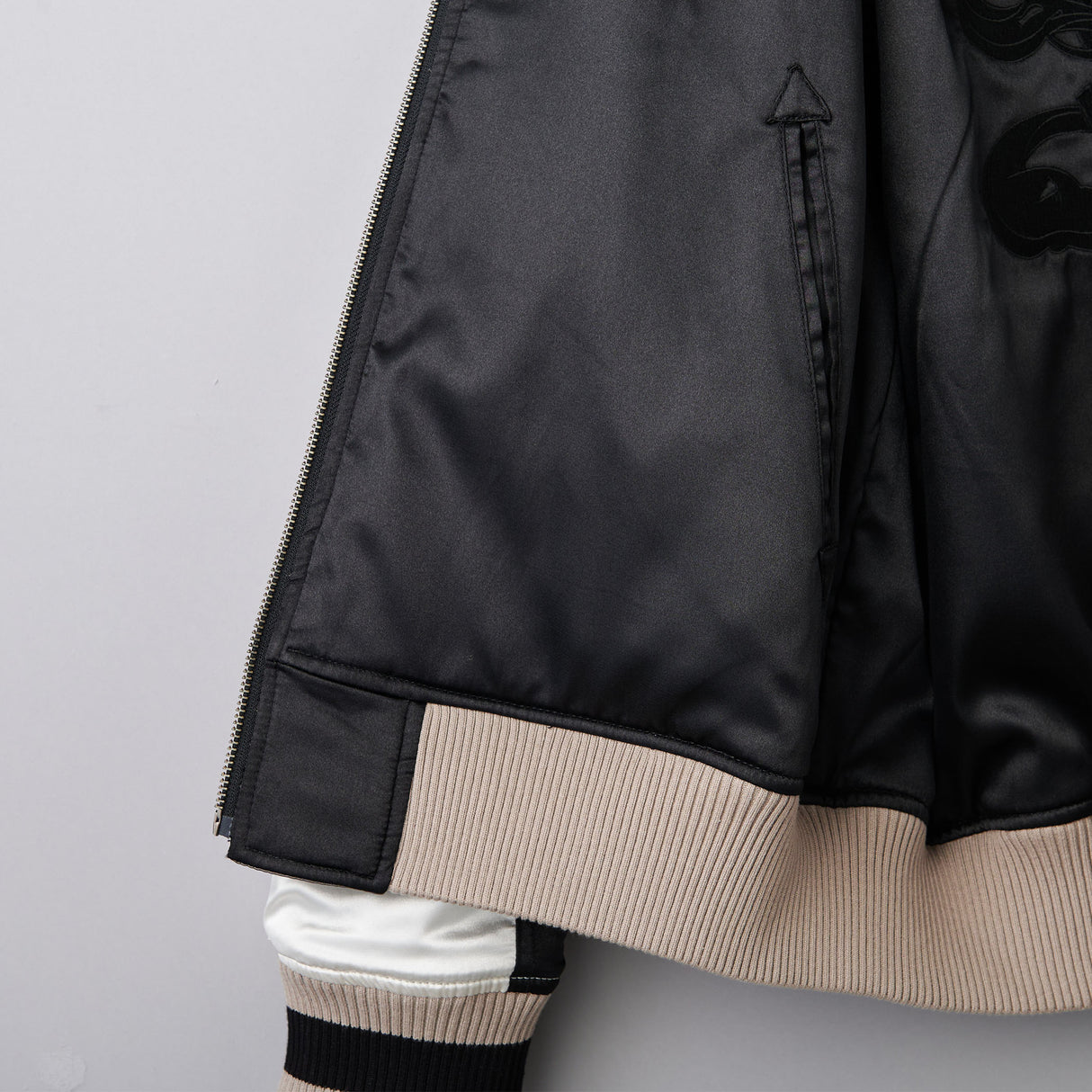 VALORANT ONI リバーシブルスカジャン (VLRNT×UA)