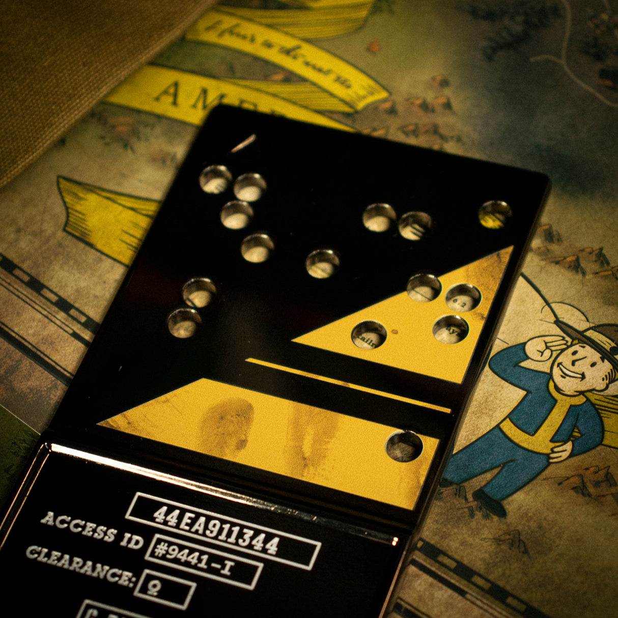 Fallout 76 ニュークリア・キーカード レプリカ(シリアルナンバー入り)