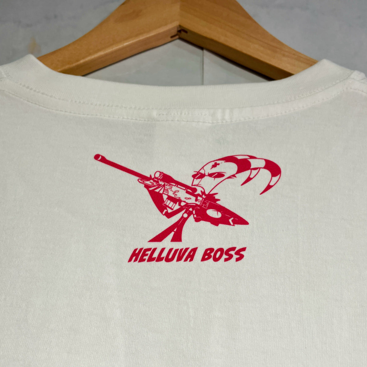 HELLUVA BOSS Tシャツ(サーカスにて/ルールーランド)