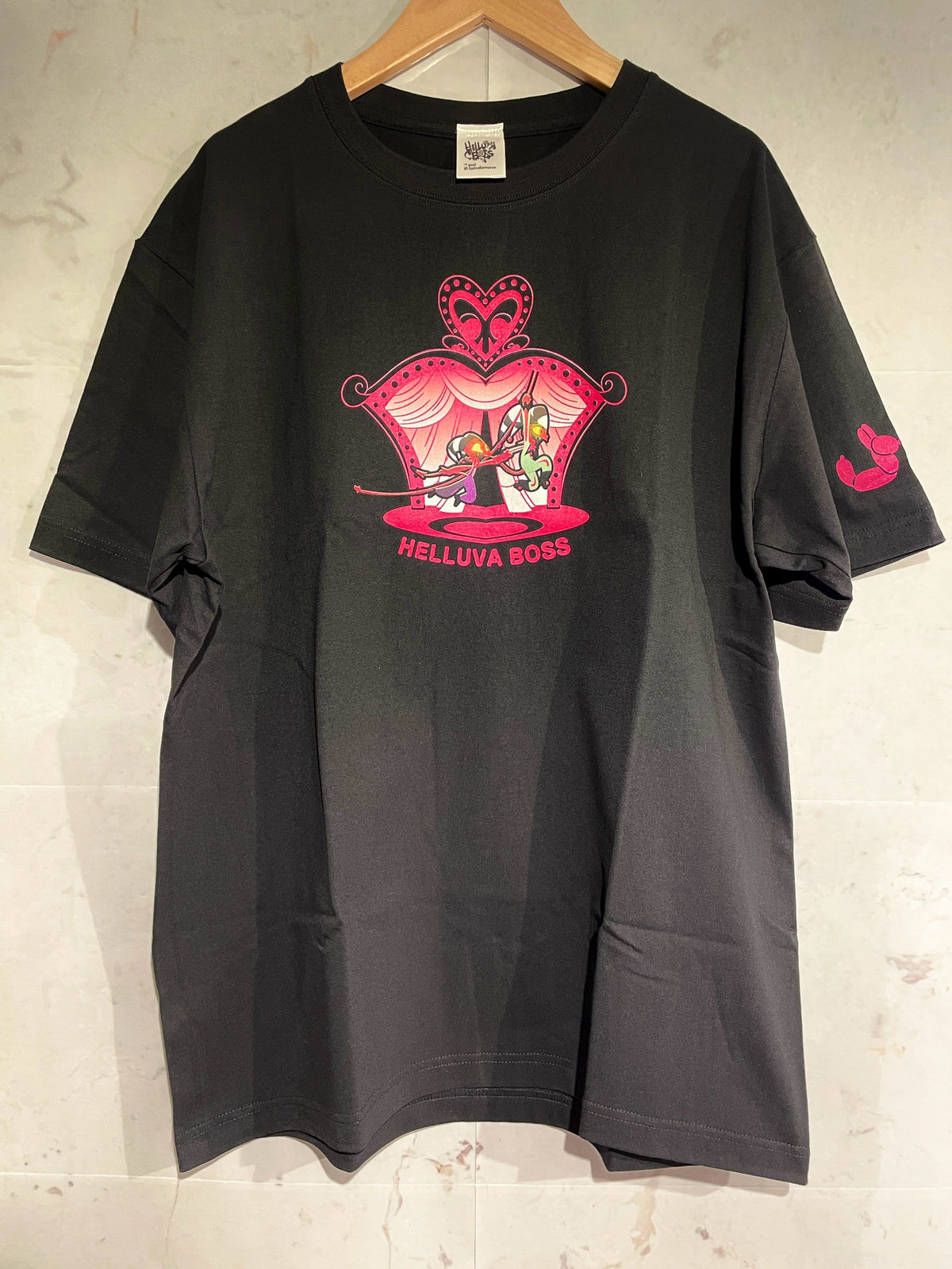 HELLUVA BOSS Tシャツ(サーカスにて/ルールーランド)