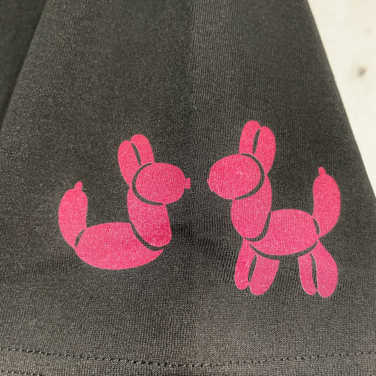 HELLUVA BOSS Tシャツ（サーカスにて/ルールーランド）