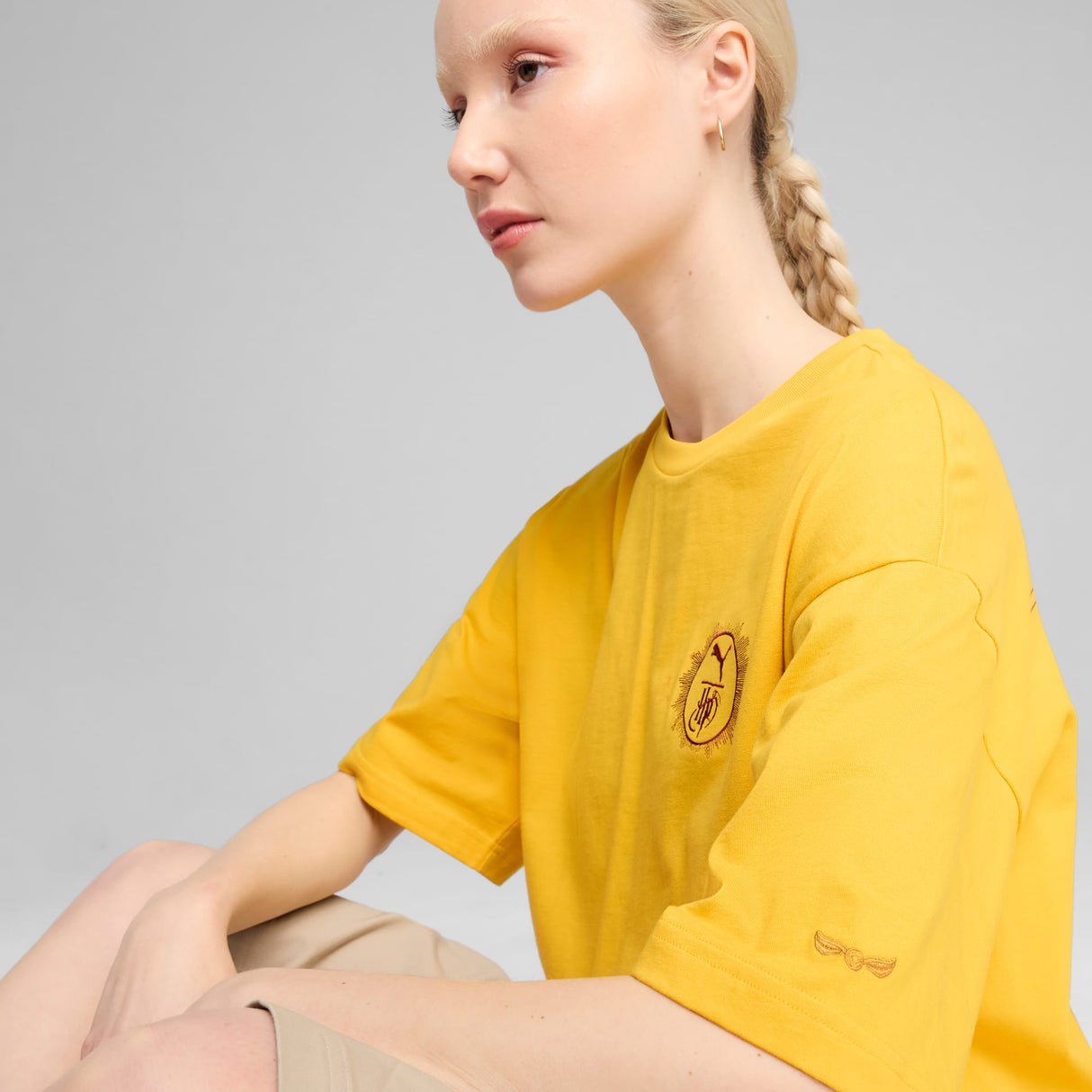 ユニセックス PUMA x ハリーポッター オーバーサイズ 半袖 Tシャツ Yellow Sizzle