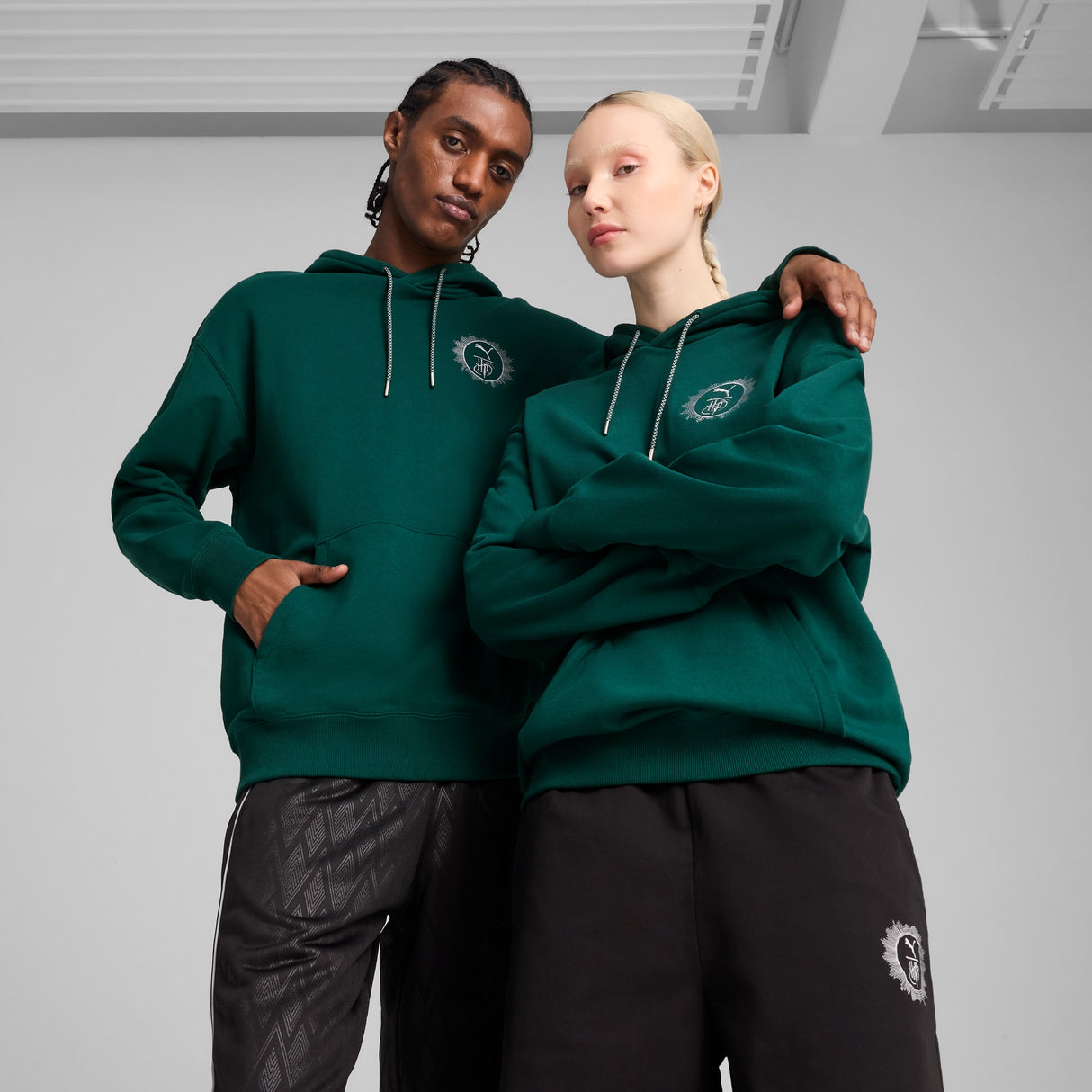 ユニセックス PUMA x ハリーポッター リラックス グラフィック フーディ Dark Myrtle