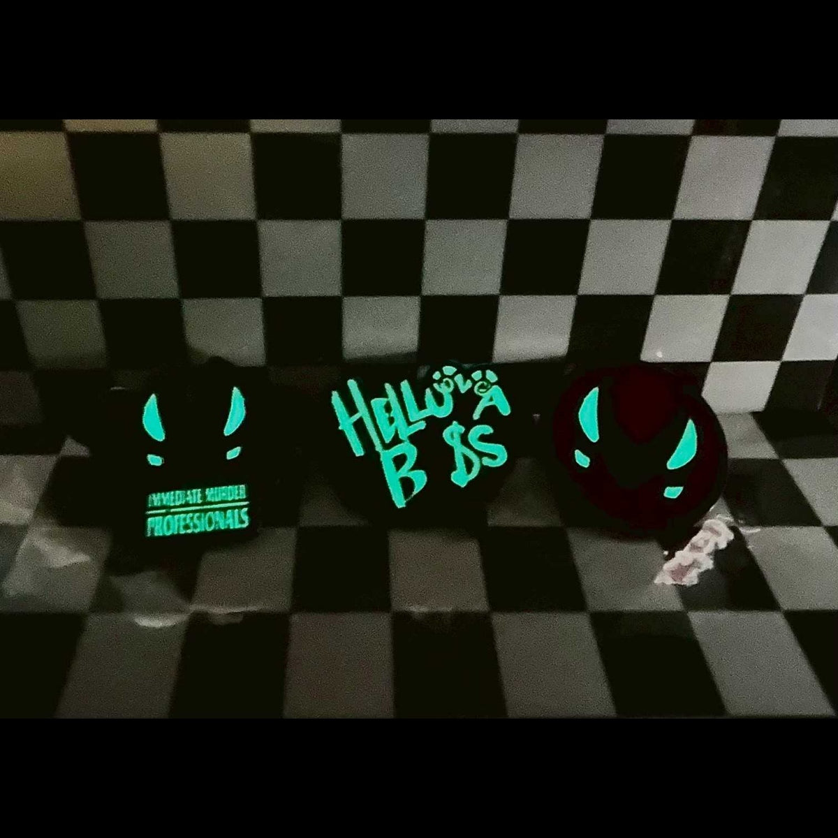 HELLUVA BOSS I.M.P. ロゴエンブレム蓄光ピンバッジ